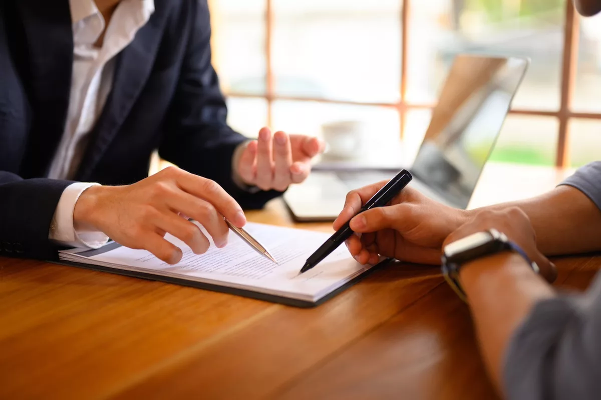 Contract negotiation istock 2077560078