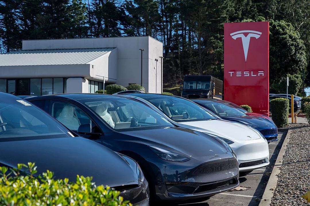 A ROW OF THREE EV CARS CHARGING