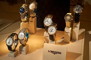 LUXURY WATCHES ARE DISPLAYED IN A STORE WINDOW