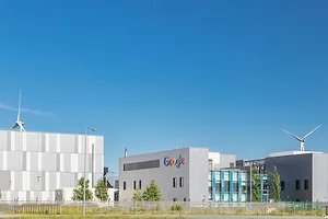 MODERN WHITE OFFICE BUILDINGS UNDER A BLUE SKY BEAR THE GOOGLE LOGO