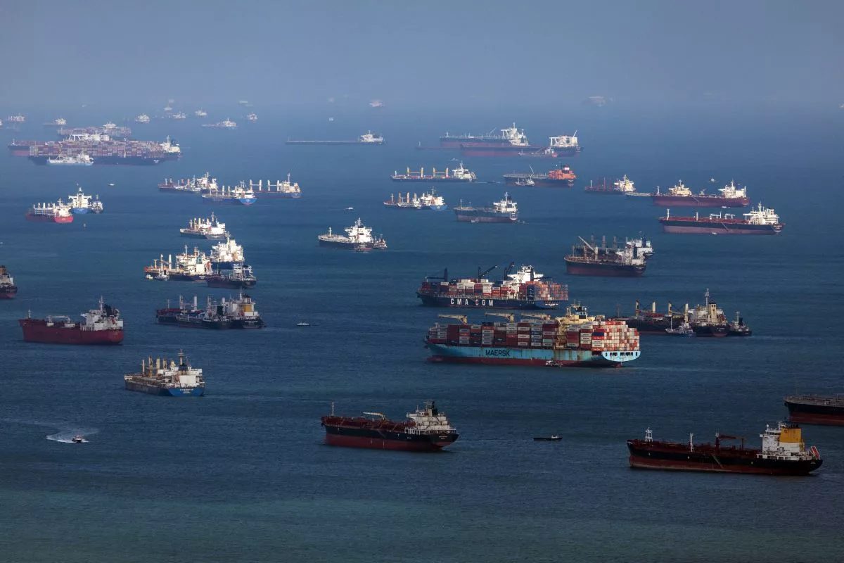 DOZENS OF LARGE SHIPS IDLE IN THE OCEAN TOGETHER
