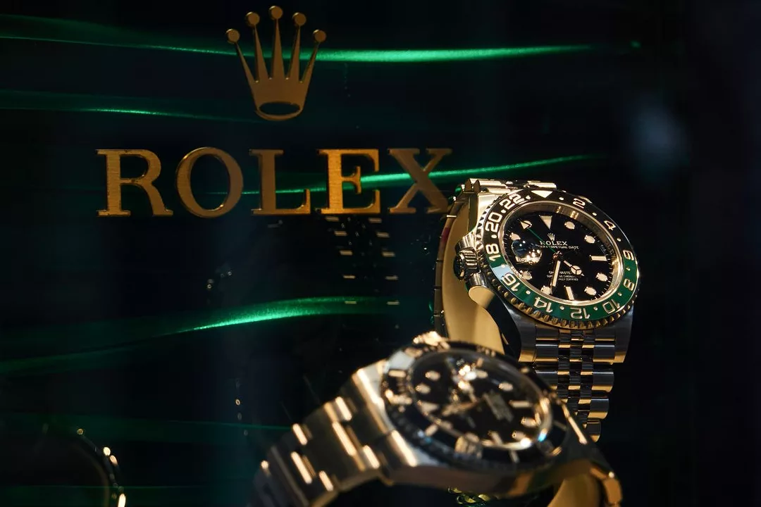 GLEAMING GOLDEN ROLEX WATCHES SIT IN A DARKENED CASE