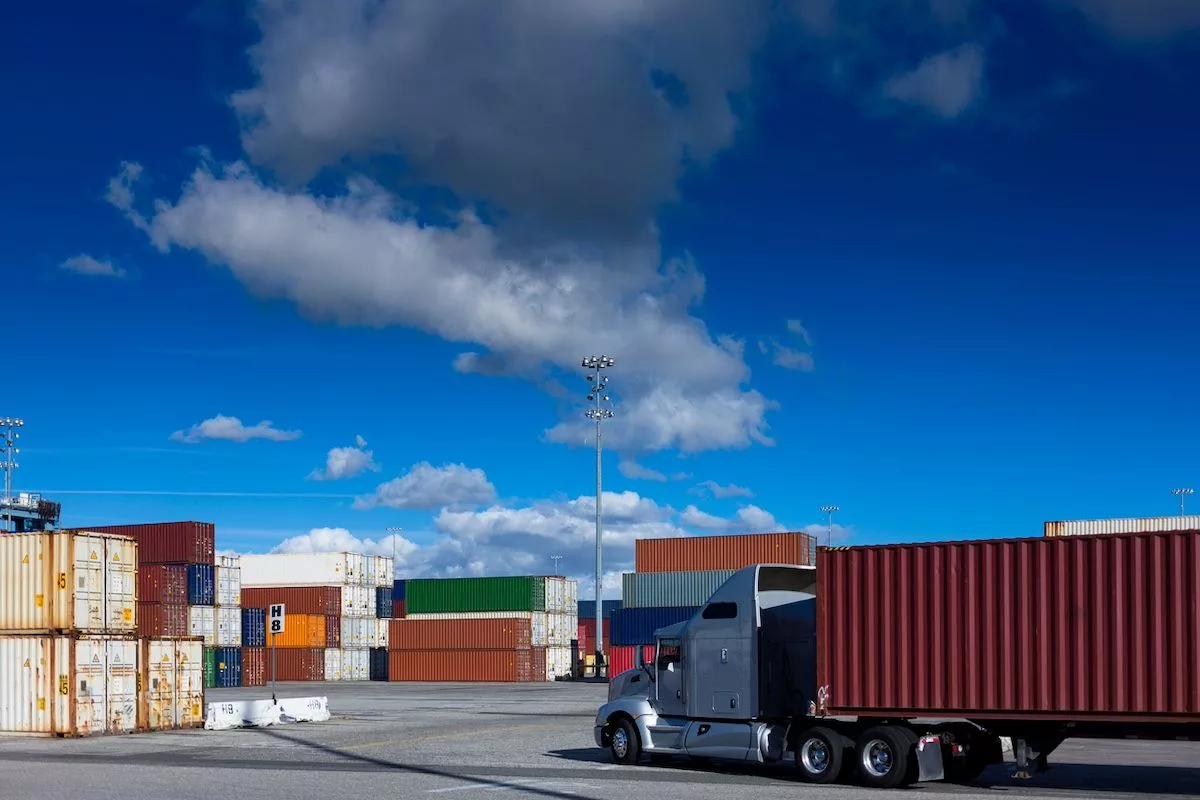 Truck terminal istock 918289958
