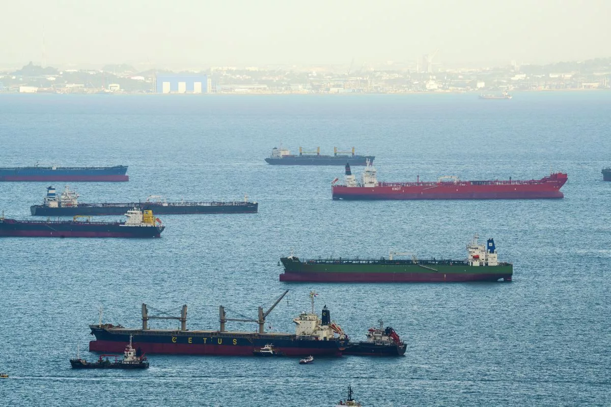 Ships tankers hormuz bloomberg