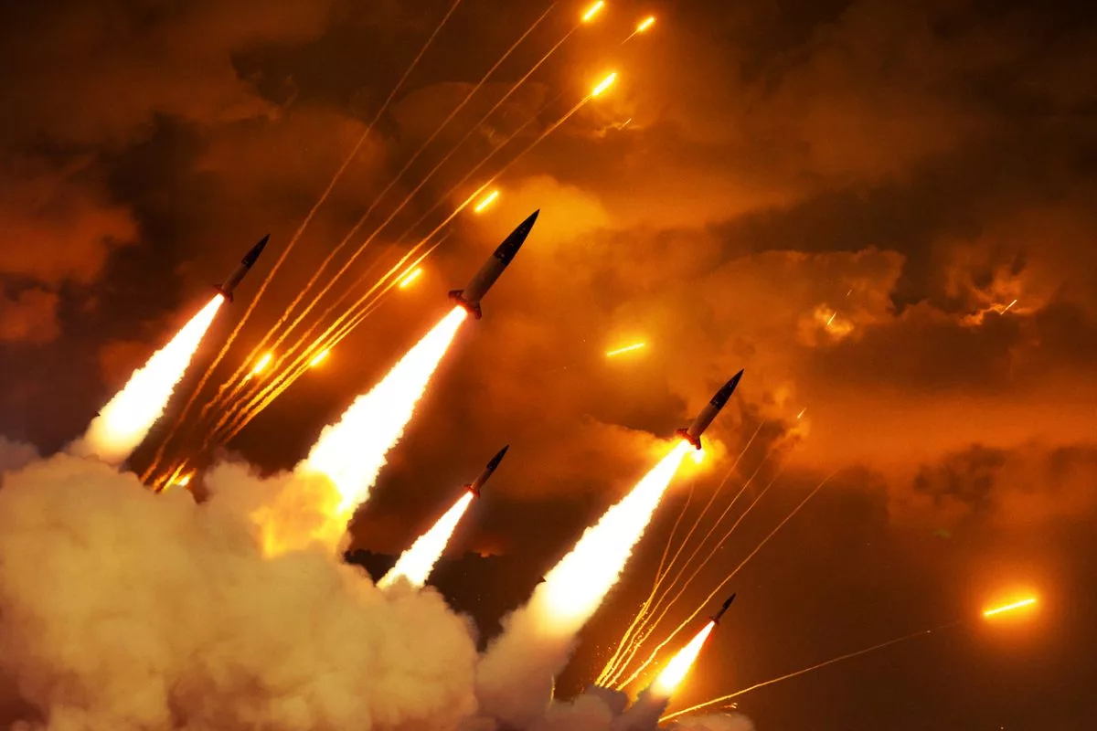 Rockets missiles war istock alones creative 2264378768