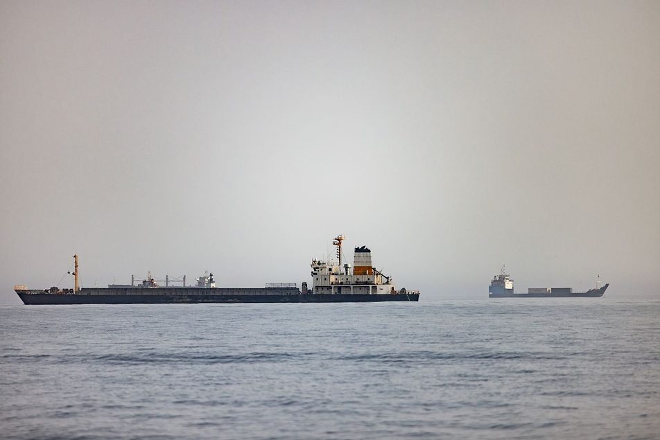 Tankers Trickle Through Hormuz After Trump Says Truce Over