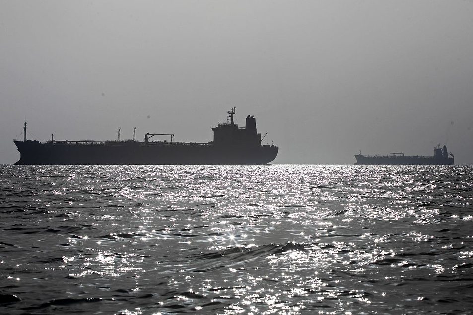 U.S. Tells Ships to Avoid Unnecessary Transits Through Hormuz