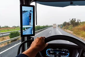 CAMERA IN TRUCK IN-TRUCK CAMERA TELEMATICS iStock-Miguel Perfectti-1835985003.jpg