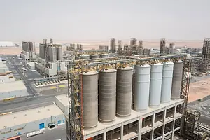 AN AERIAL VIEW OF AN OIL REFINERY, WITH SEVERAL SEPARATION COLUMNS RISING TALL