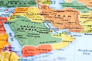 A MAP SHOWS THE RED SEA AND PERSIAN GULF ON EITHER SIDE OF SAUDI ARABIA