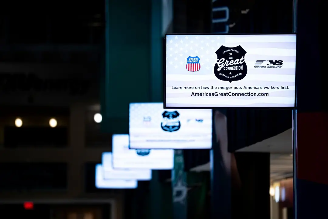 A ROW OF LIGHTED SIGNS BEARING THE UNION PACIFIC AND NORFOLK SOUTHERN LOGOS
