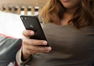 080117 applemayskirtiphone