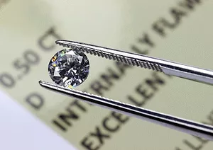 101717 diamonddealersclingto